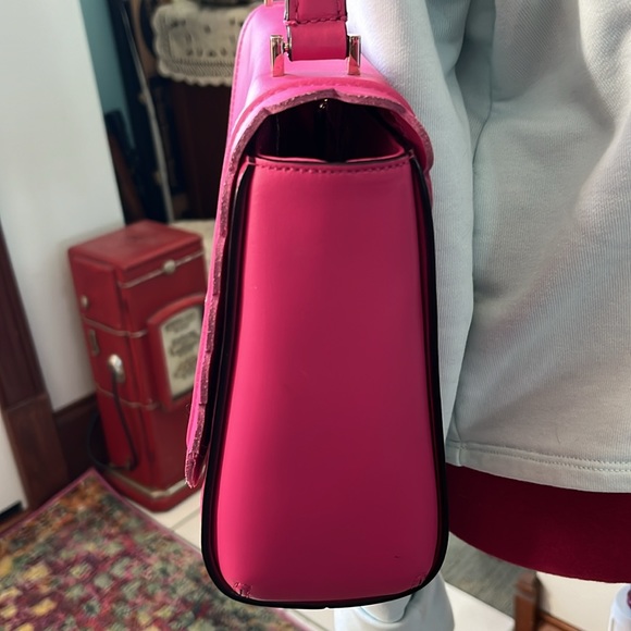 Kate Spade  Scalloped front flap  shoulder bag  Bright pink  Gold tone HW Turn L - Picture 7 of 15